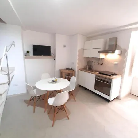 Apartment Civico 31 - Historic Centre *